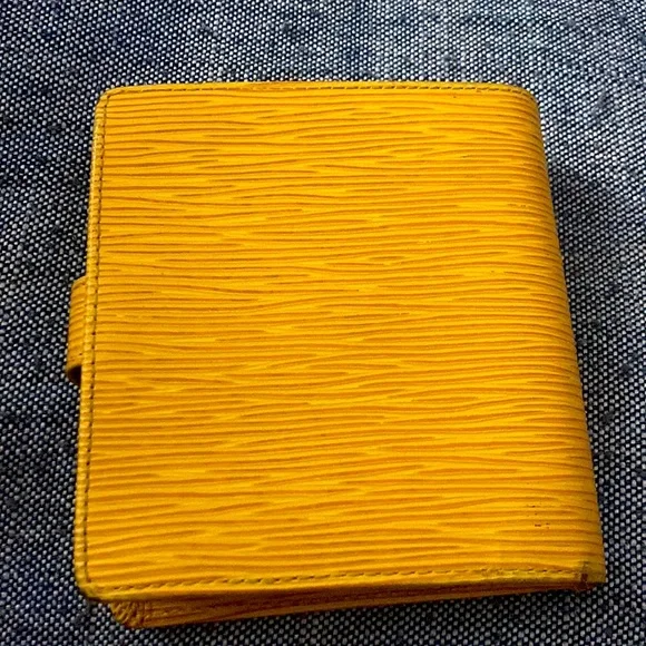 LV Epi Marco Snap Wallet, It is in good Condition!! Please look at Pictures!! - Picture 6 of 12